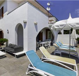 4 bedroom with pool and panoramic sea views near Serrento, sleeps 10